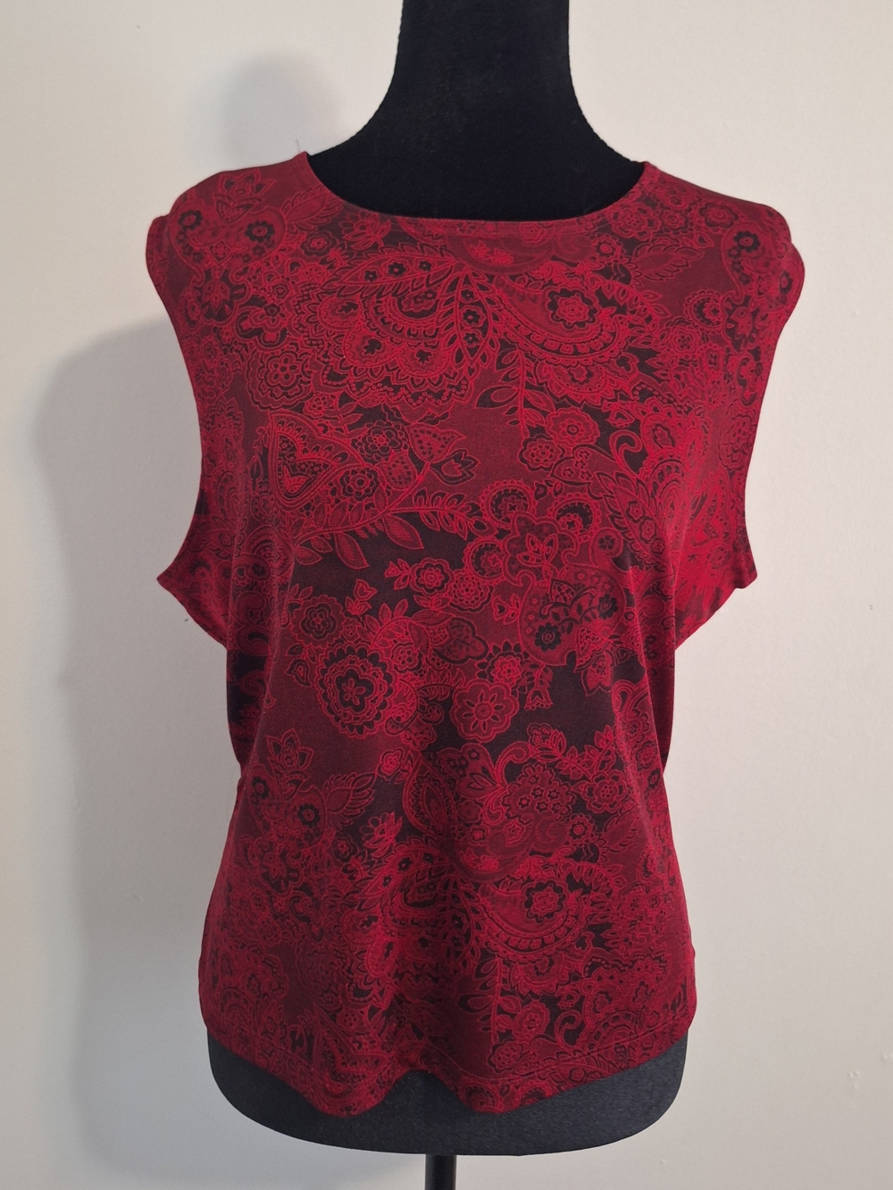 Apostrophe Stretch Vintage 90s Red and Black Paisley-Print Sleeveless Top